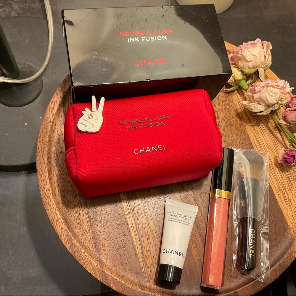 Chanel makeup bag 💼 set